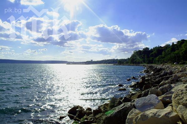 Утре облачността се разкъсва, максимални температури между 7 и 12 градуса