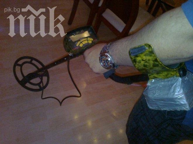 Роми намериха бомби с металотърсач 