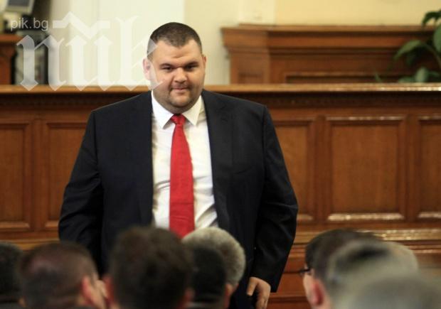 Конституционният съд решава какъв е статутът на Делян Пеевски