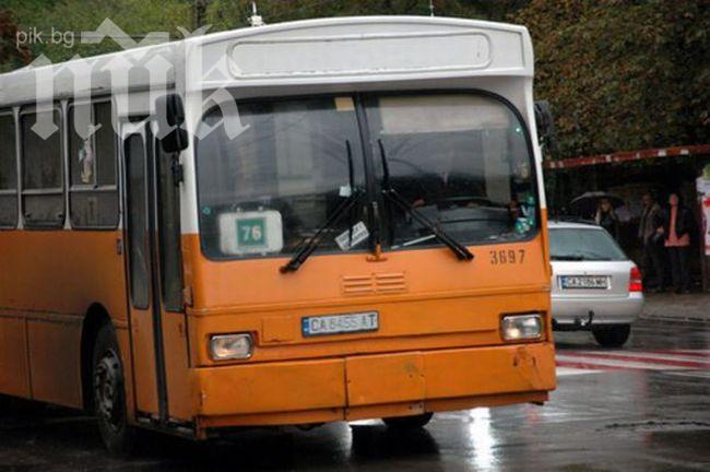 Врата на автобус 78 в София рухна върху момиче (снимка)