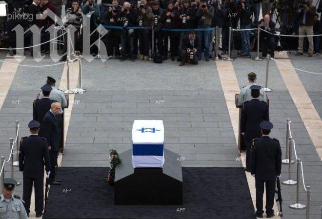 Завърши погребението на Ариел Шарон