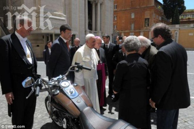 Папата прибра 12 бона от рокерския си мотор