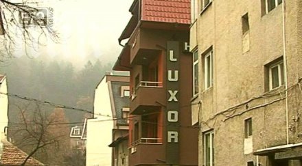 собственикът хотел луксор отрича служителките натровили наркотици