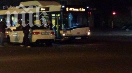 градски автобус бмв сблъскаха бургас