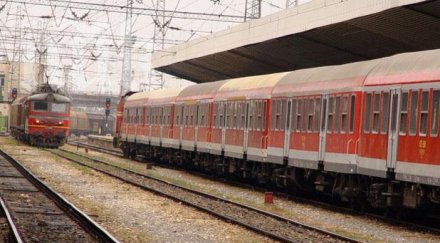 седем вагона товарен влак преобърнаха яна мусачево