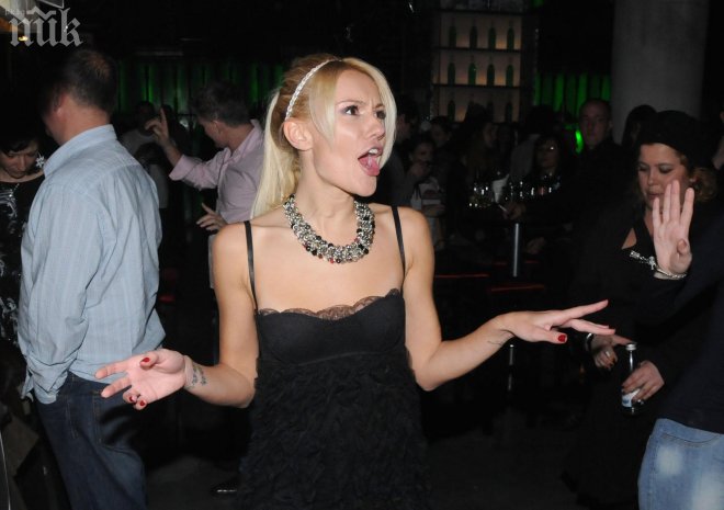 Мария Игнатова замина за Африка с майка си, без Рачков