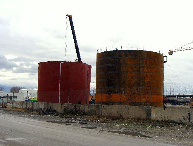 Млад мъж почина при инцидент в петролна цистерна