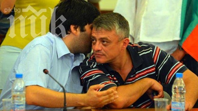 Петното чака час в съда защитата му да се запознае с обвиненията