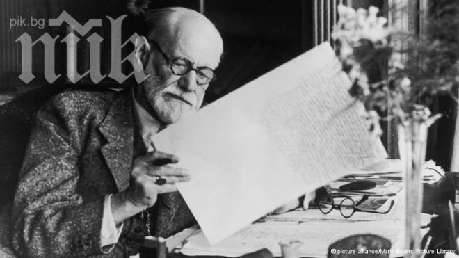 Крадец потроши урната с праха на Зигмунд Фройд