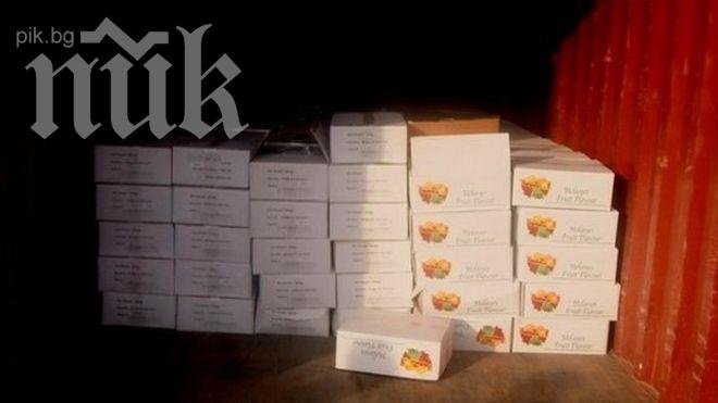 Откриха близо шест тона нелегален тютюн в кораб във Варна (снимки)