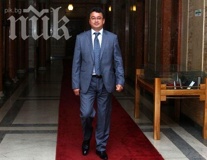 Само в ПИК! Зам.-министър на отбраната на крак в кабинета на Местан