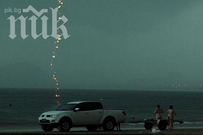 Моментът, в който мълния удря жена (невероятни снимки)