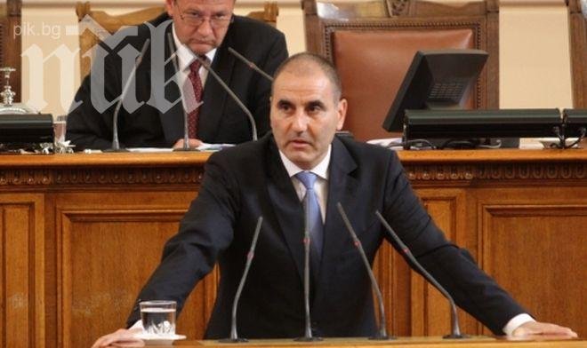 Миков изригна срещу Цветанов: Въртите ми селски номера, сложете си картата!