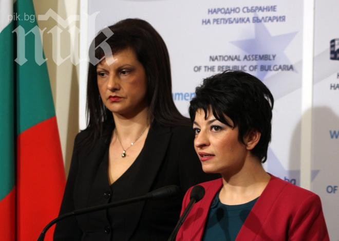 Деси Атанасова: „Стайното цвете отсъства и в парламента пак няма кворум