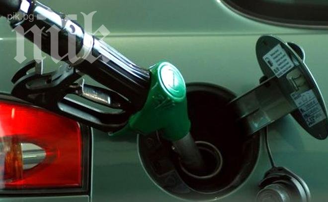 Задържаха четирима, източили гориво за 2000 лв.