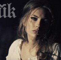 Хубавата Никол Станкулова заряза пилешки бос, вече спи със столичен реститут