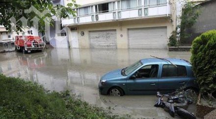 мощни наводнения франция един човек загина втори изчезна