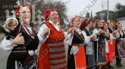 мръсни народни песни ракия стъклен фалос навръх бабинден снимки