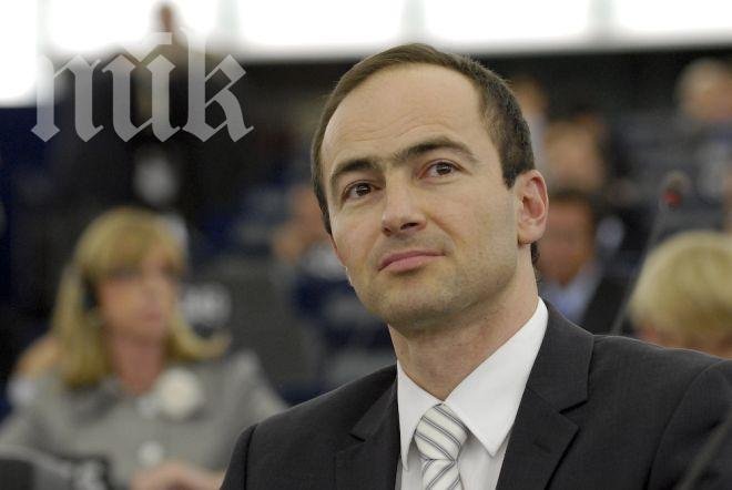 Гербер: Европарламентът праща делегация в Киев заради насилието над протестиращите