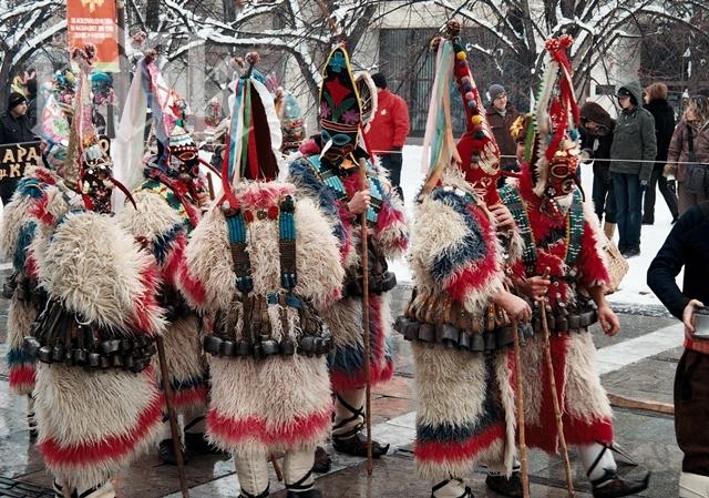 Чауши гонят злото от Перник