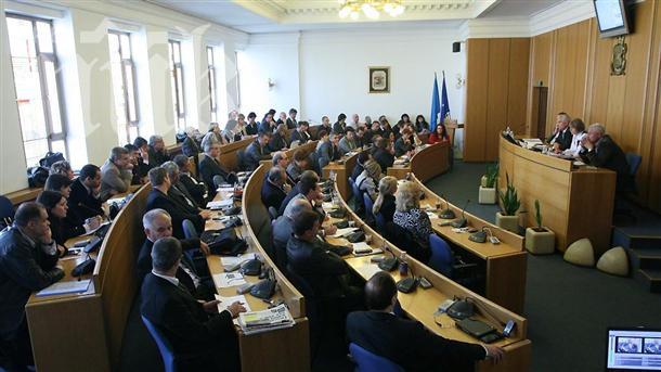 Столичните общинари отново си вдигат заплатите