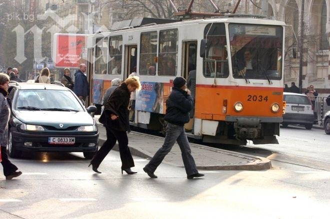 2 трамвая се сблъскаха посред нощ в София