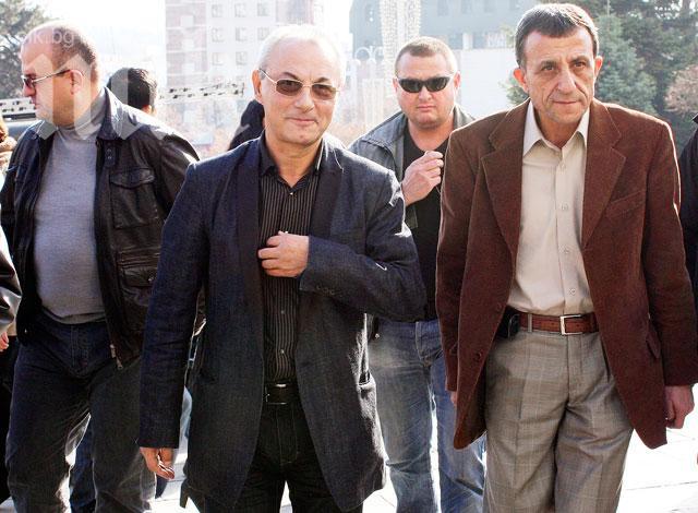 Заклаха две 300-килограмови телета за курбана на Доган