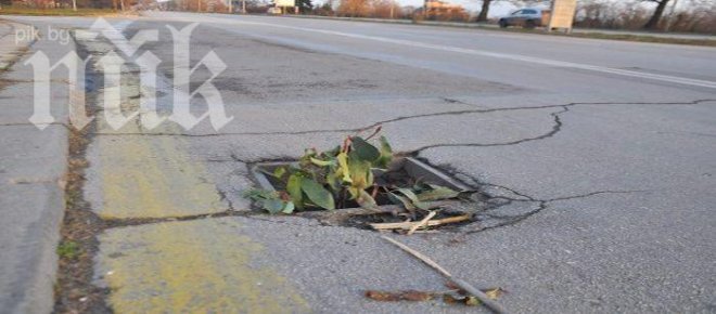 Откраднаха капаците на шахтите на пътя Варна - Златни пясъци