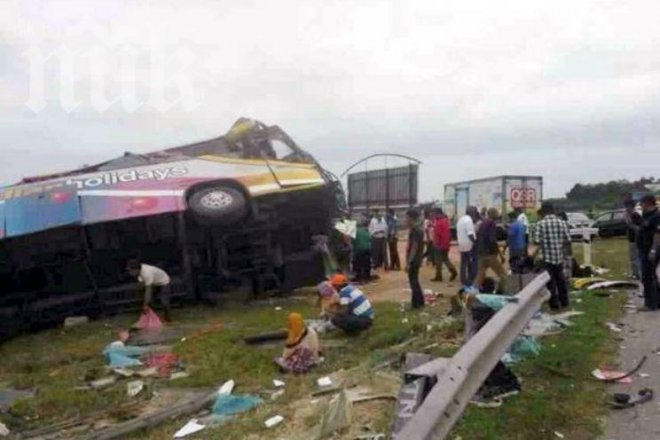 9 трупа в автобусна катастрофа
