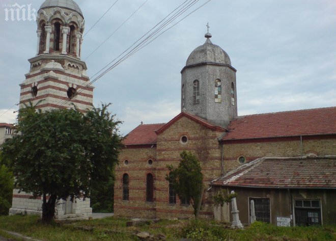 Скандал! Фекалии и отпадъци рушат църква на Кольо Фичето
