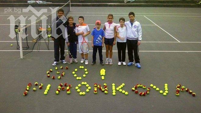 Пиронкова си има фенове и в Албания (Снимка)