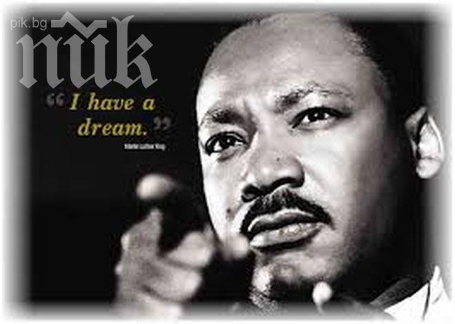 Мъж откри стрелба по време на парад