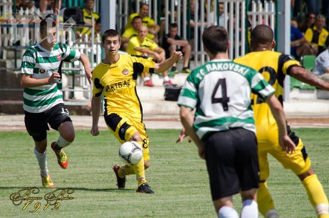 Два отбора от Германия и Гърция следят под лупа Станислав Костов