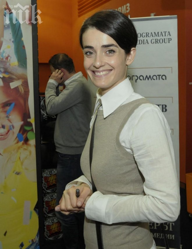 Ани Пападополу аут от Народния театър
