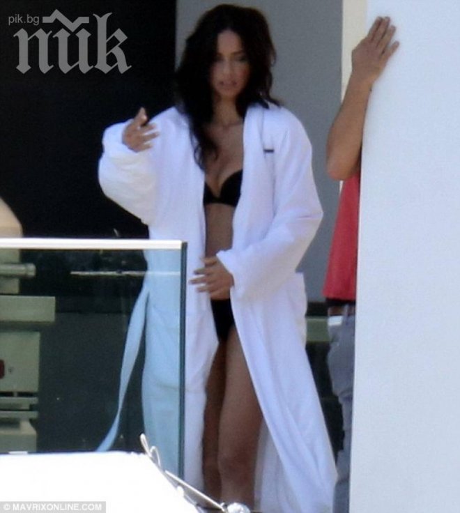 Феноменална! Адриана Лима показа супер тяло на плажа (снимка) 