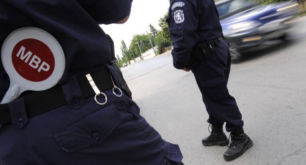 Бесен работодател преби двама подчинени, плаши ги с пушки