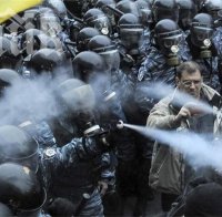 Нов щурм срещу демонстранти в Киев! Полицията използва сълзотворен газ