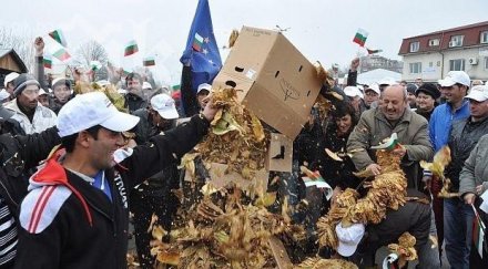 масов протест тютюнопроизводителите блокира границите