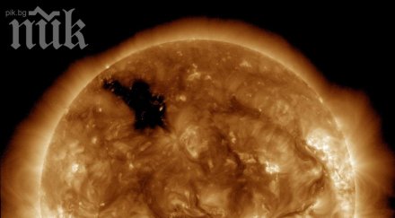 мистерия черна дупка поглъща слънцето