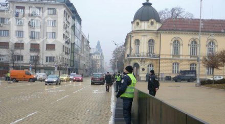 нито един протестиращ посрещна депутатите полицията пази яко