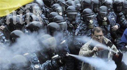 нов щурм демонстранти киев полицията използва сълзотворен газ