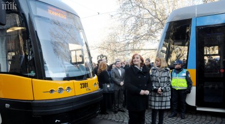 скандална история взриви фейсбук контрольор глобява редовни английски пенсионери 1000 лева изхвърля нов трамвай