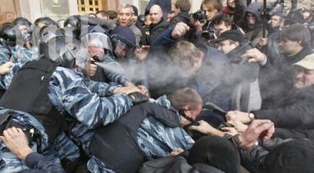 адски сблъсъци киев двама загинаха