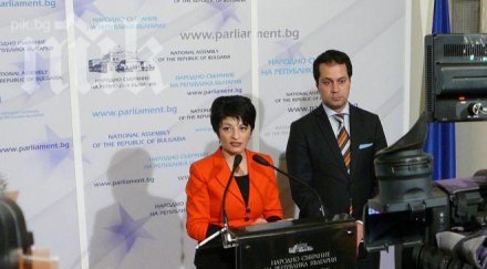 деси атанасова министър таня андреева взима адекватни решения
