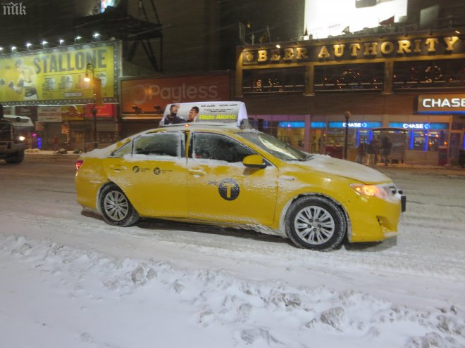 Зимни бури парализираха Америка
