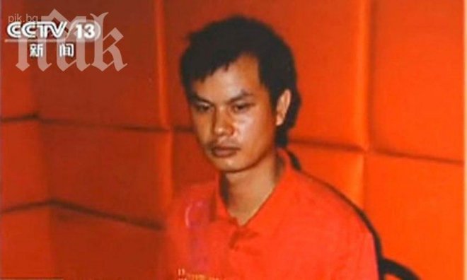 Ето го изверга-чиновник с 6 секс робини
