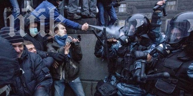 Шеф в ООН: Опозицията в Украйна да се разграничи от бунтарите-насилници, властта да пази правата