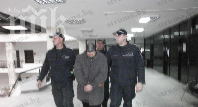 10 охранители доведоха в съда Марио Христов, заклал зверски баба си