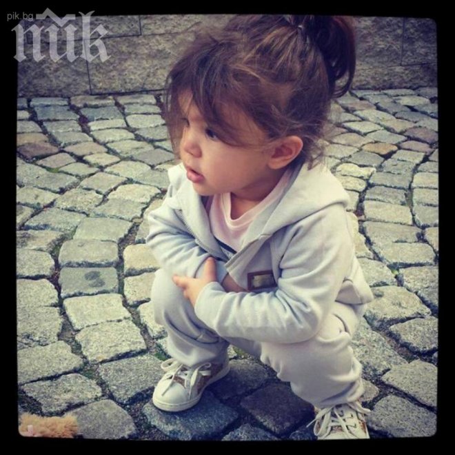 Николета Лозанова удари дъното – ползва детенцето си да трупа рейтинг!
