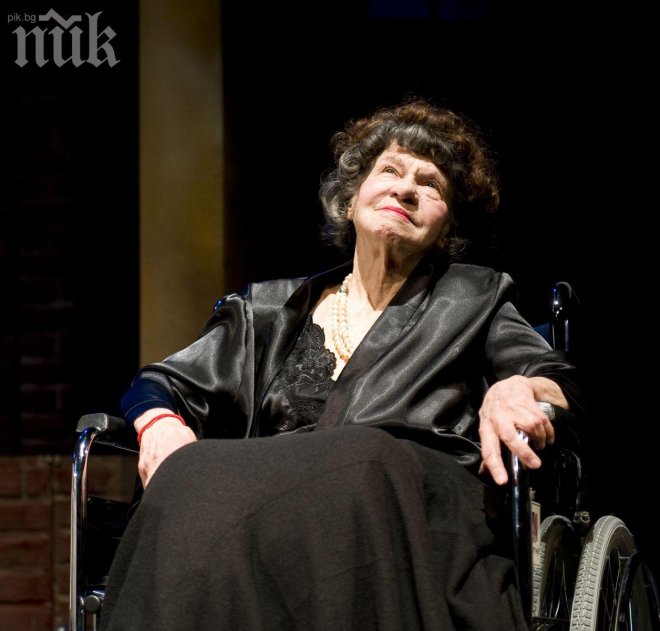 Стоянка Мутафова празнува 92 години на сцената
